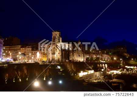 Biarritz cityscape and night view Biarritz cityscape and night view 75722643