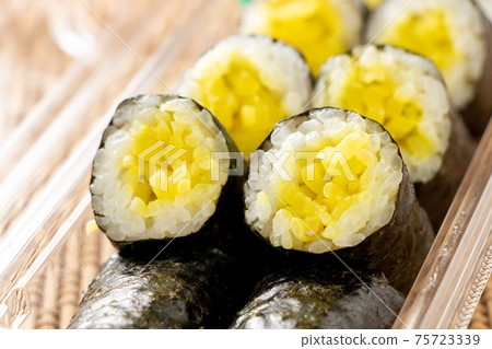 Shinko maki in a take-out container. 75723339