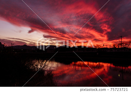 Riverside magic hour / sunset (Fukuoka Prefecture) 75723721