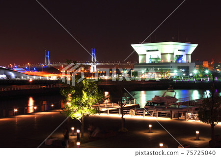 Night view of Yokohama Minato Mirai 75725040