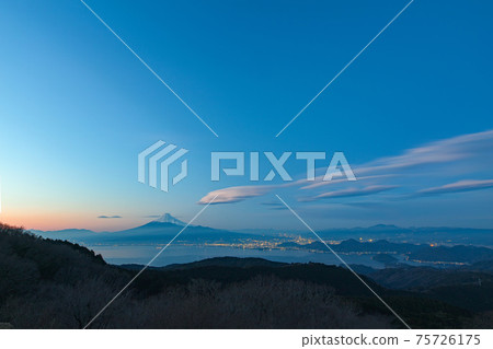 靜岡縣伊豆/達摩山高原休息所拍攝的富士山夜景 靜岡縣伊豆/達摩山高原休息所拍攝的富士山夜景 75726175