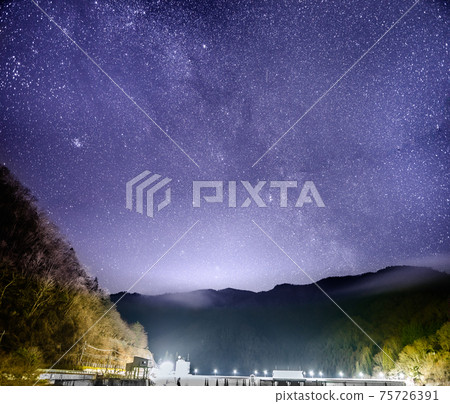 Fantastic night view of Lake Onzui and Hikihara Dam (Hagacho, Shiso City, Hyogo Prefecture) * Shooting position in the comment section of the work 75726391