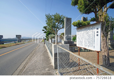 福岡縣直方市由彥山河混凝土製成的岡盛水壩 福岡縣直方市由彥山河混凝土製成的岡盛水壩 75726618