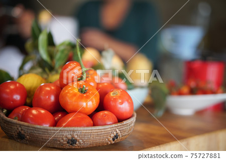 fresh tomatoes in basket on wooden table fresh tomatoes in basket on wooden table 75727881