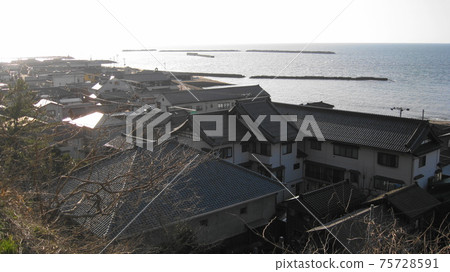 泉崎町充滿妻子氣息的城市景觀和日本海 泉崎町充滿妻子氣息的城市景觀和日本海 75728591