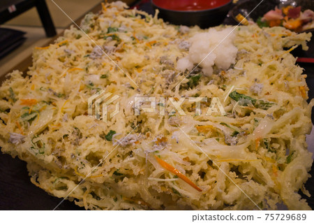 Cushion-sized kakiage 75729689