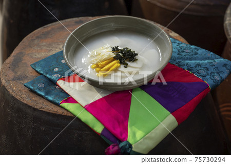 韓國傳統食品年糕湯 75730294