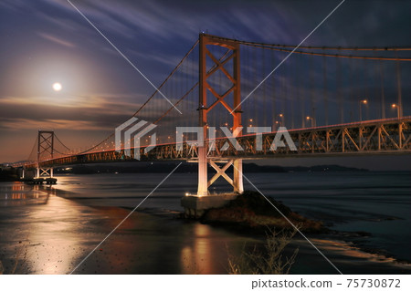 月光下的火影忍者海峽和奧納魯託大橋 75730872