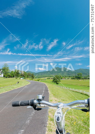 Image of fresh green and early summer cycling (Hiruzen Plateau) 75731497