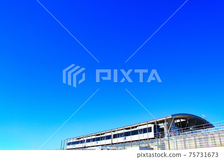 Linimo停在長久手市Ai地球博覽會紀念公園站的風景 Linimo停在長久手市Ai地球博覽會紀念公園站的風景 75731673