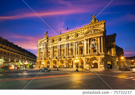 Night view of the Palais Garnier, Opera in Paris, france Night view of the Palais Garnier, Opera in Paris, france 75732237