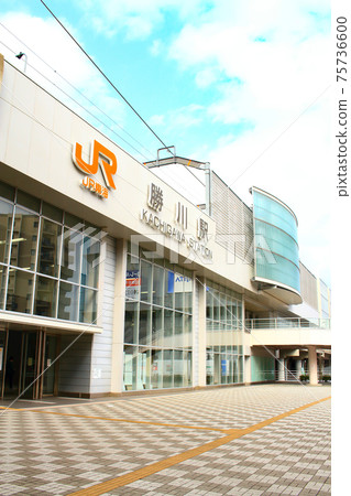 Scenery in front of Kachigawa Station on the JR Chuo Main Line 75736600