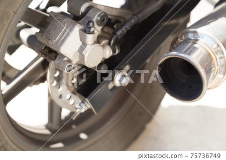 一輛摩托車 75736749