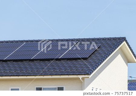 White eco-house and blue sky 75737517