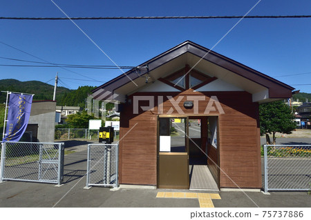 In 2020, the scenery from the Sanriku Railway Rias Line from Kamaishi Station to Rikuchu-Yamada Station and the scenery from the train window 75737886