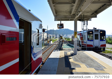 In 2020, the scenery from the Sanriku Railway Rias Line from Kamaishi Station to Rikuchu-Yamada Station and the scenery from the train window 75737910