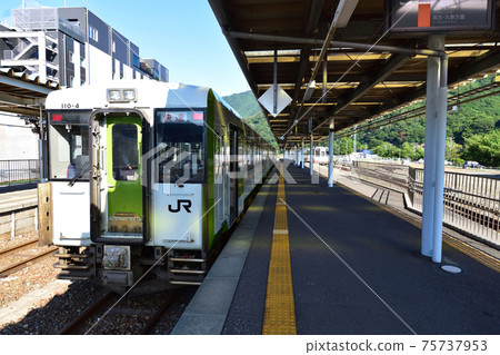 2020年，從釜石站到陸中山田站的三陸鐵路里亞斯線的風景和火車窗外的風景 75737953