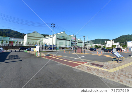 In 2020, the scenery from the Sanriku Railway Rias Line from Kamaishi Station to Rikuchu-Yamada Station and the scenery from the train window 75737959