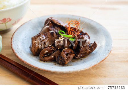 Simmered chicken liver 75738283