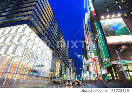 [Tokyo] Night view of GINZA SIX 75738359