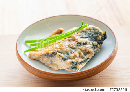用鯖魚燜鯖魚 75738826