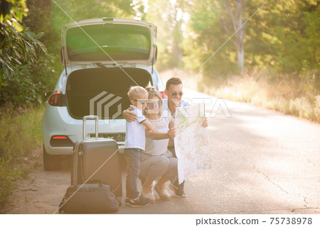 happy family enjoy car trip and summer vacation 75738978