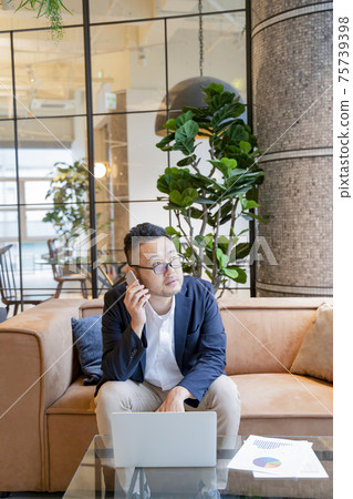 Business scene male personal computer 75739398