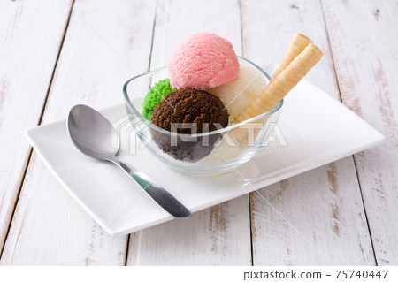 Ice cream scoops in crystal bowl Ice cream scoops in crystal bowl 75740447