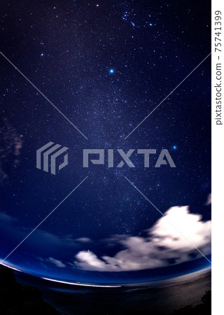 Night sea and starry sky 75741399