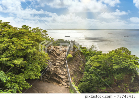 [Chiba / Mt. Nokogiri] A hellish peep observatory at the site of the quarry of Mt. 75743413