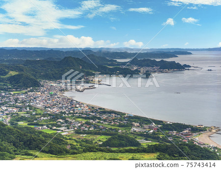 [Chiba / Kyonan] Uraga Suido and the beach of Hota in Kyonan Town as seen from the Nokogiriyama Ropeway 75743414
