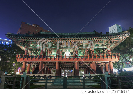 Bosingak Bell Pavilion in Seoul, South Korea at Twilight Bosingak Bell Pavilion in Seoul, South Korea at Twilight 75746935