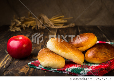 Baked ukrainian pies 75747602