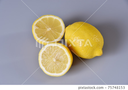 檸檬含大量維生素C 檸檬含大量維生素C 75748153