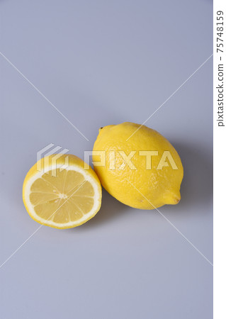 檸檬含大量維生素C 檸檬含大量維生素C 75748159