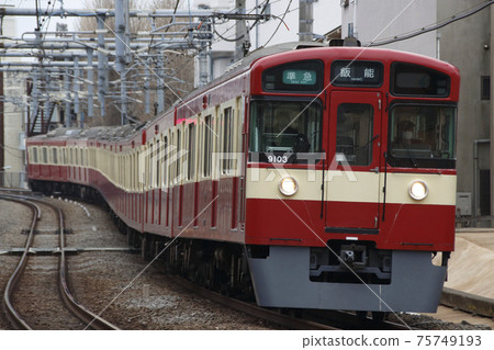 [SI] Seibu Ikebukuro Line 9000 Series Train: RED LUCKY TRAIN (Semi-Express) 75749193