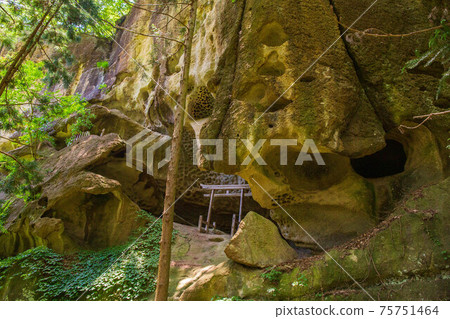 Unexplored area of Yamagata: Fresh green Tarumi heritage site (Urayamadera) 75751464