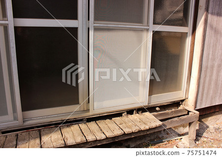 被遺棄的老房子(3) 被遺棄的老房子(3) 75751474