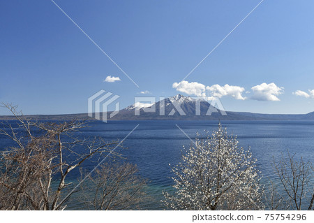 Lake Shikotsu in early spring 75754296