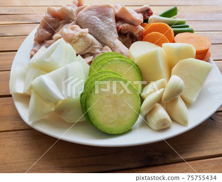 Raw chicken and vegetables, potatoes, carrots, onions, Korean food Dakbokkeumtang ingredients 75755434