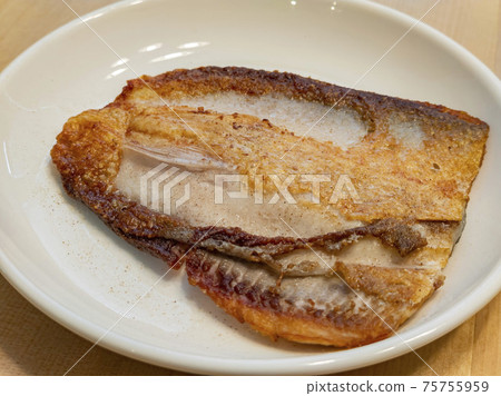 Close up shot of fried Milkfish fillet 75755959