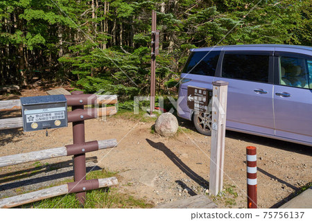 向山梨縣禦岳鄉的金浦山和朝日山的山路嚮導和登山計劃BOX 75756137