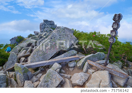 Mount sign and Gojoiwa of Mt. Kinpu in Yamanashi (Nagano) prefecture Mount sign and Gojoiwa of Mt. Kinpu in Yamanashi (Nagano) prefecture 75756142