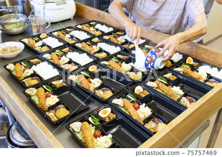 Manufacture and arrangement of bento restaurants Manufacture and arrangement of bento restaurants 75757469