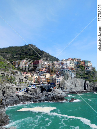 Manarola landscape in Cinque Terre, Italy 75758903