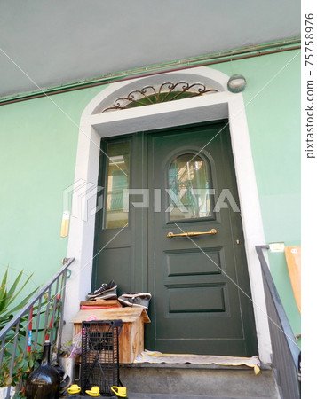 Manarola door in Cinque Terre, Italy Manarola door in Cinque Terre, Italy 75758976