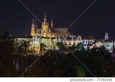 view of Prague castle in evening 75760306