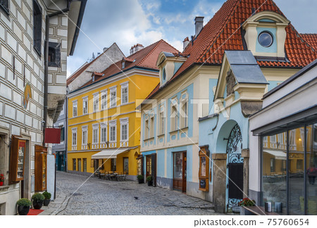 Street in Cesky Krumlov, Czech republic 75760654