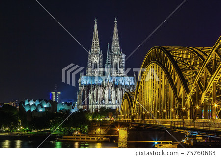 view of Cologne Cathedral, Germany 75760683