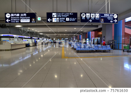The lobby of Kansai International Airport where people disappeared due to the state of emergency 75761630